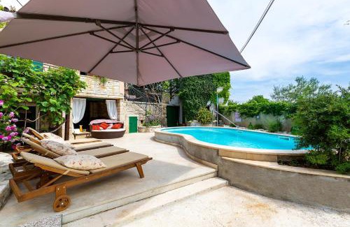 Debeljuhi Villa | Authentic House Villa Albazora in Central Istria