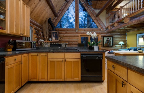 Covert Casa | Authentic Log Cabin Gated Community w/ Access Lake Michigan & South Haven