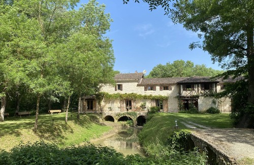 Monfort Casa | Authentique Moulin du Xiième Siècle - Gîte de Charme