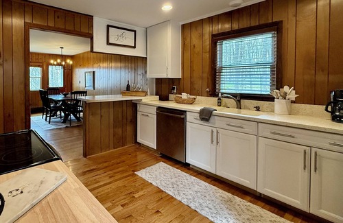 Charter Hills Cabina | Bearfoot on Beech Mtn Updated Cabin/Amazing Deck & Views/Club Sports Membership