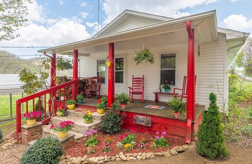 Roan Mountain Cabaña | ¡Colores de otoño y otoño en Cloudland Cottage en la hermosa montaña Roan!