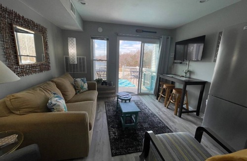 North Shore Condominio | Nov or Dec Special-Traveling Nurses /Professional-2 nights,1 week or 29 nights.