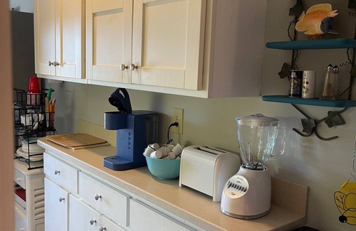 North Shore Condominio | Nov or Dec Special-Traveling Nurses /Professional-2 nights,1 week or 29 nights.