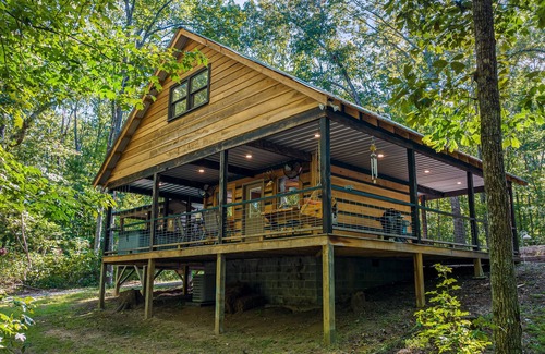 Fort Payne Cabina | Autumn Skies and Falling leaves on Lookout Mtn! hot tub,fire-pit;