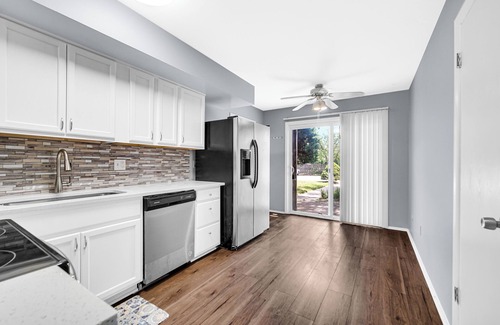 Munster Apartamento | AVAIL 10/19- 2BR CONDO by Shops Hospitals & Chicago