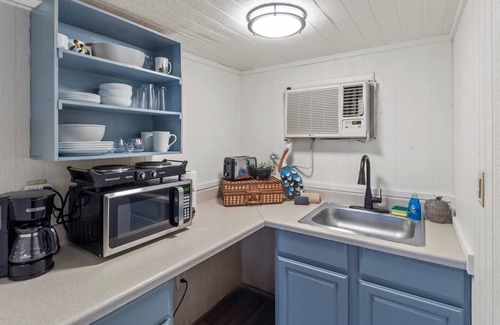 Oil City Apartamento | Avail this weekend, Romantic, Kayaks!