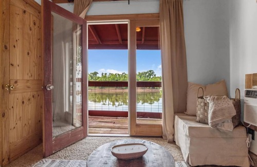 Shreveport Cabina | Avail this weekend! Scenic River Views!