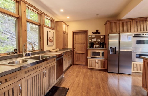 Glen Arbor Casa | Available All Year Round- Gorgeous Home with Private Access to Glen Lake