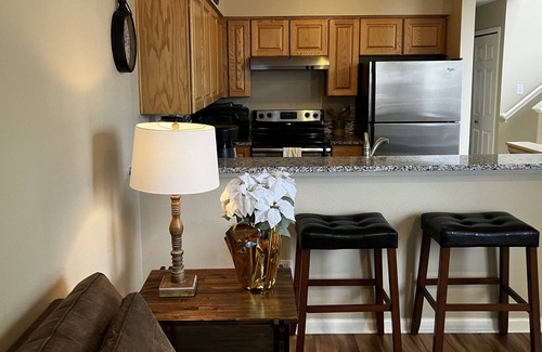 Glenwood Grove - North Iris Condominio | ❤Available for Christmas/New Years. Top VRBO Amazing Executive Home - Three Bed