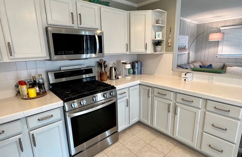 Avalon Casa | Avalon 3BR Bayside Retreat: Sleeps 7, Large Porch, Outdoor Shower & Grill