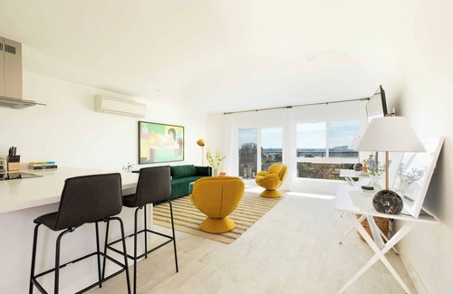 Middletown Cabaña | Avalon II by Avantstay Chic & Stylish San Diego Condo w/ Vibrant Interiors