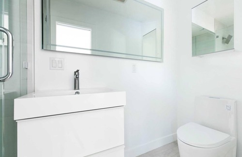 Middletown Cabaña | Avalon II by Avantstay Chic & Stylish San Diego Condo w/ Vibrant Interiors