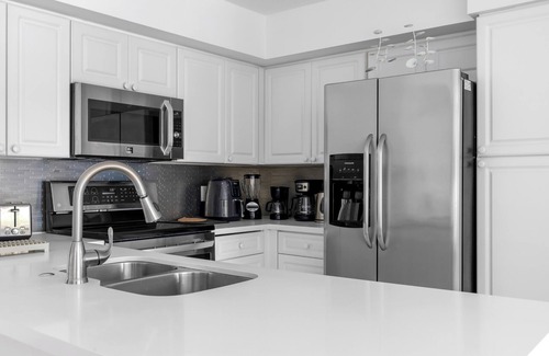 Aventura Condominio | Aventura Modern 2-Bedroom Condo in Serene Community