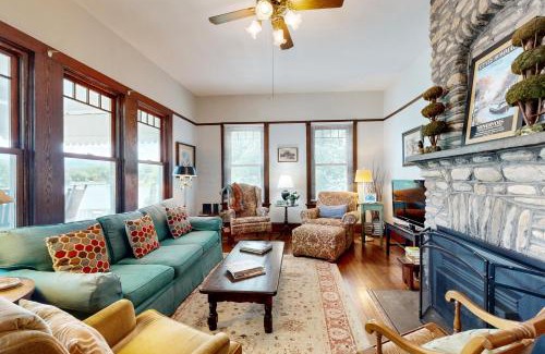 Lake Junaluska Casa | Avett House