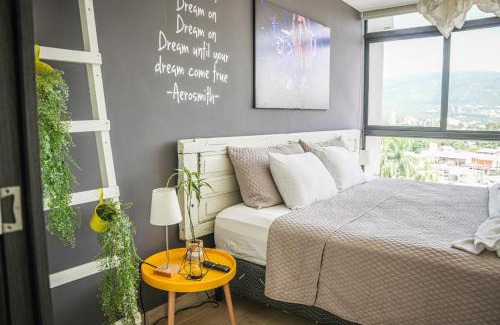 San Salvador Apartamento | Avitat Joy 2Brm Amazing City&Volcano View Pool&Gym