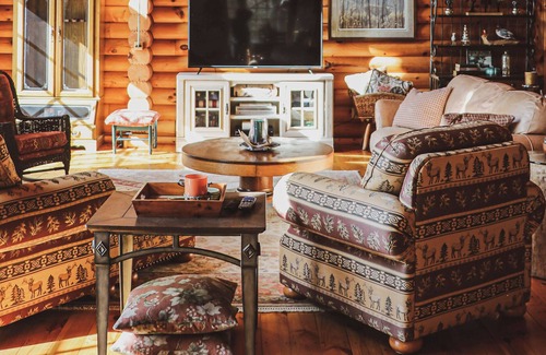 Galena Cabina | Award-winning custom log cabin. 2 min away from Chestnut Mountain ski resort