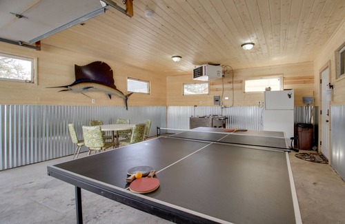 Breezy Point Cabina | 'Away at Moose Bay' Breezy Point Gem w/ Game Room