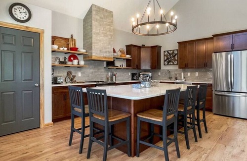 Cascade Apartamento | Fun Modern Cabin Near Clear Creek Station