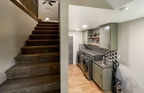 Cascade Apartamento | Fun Modern Cabin Near Clear Creek Station