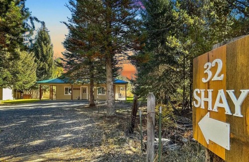 Cascade Apartamento | Fun Modern Cabin Near Clear Creek Station