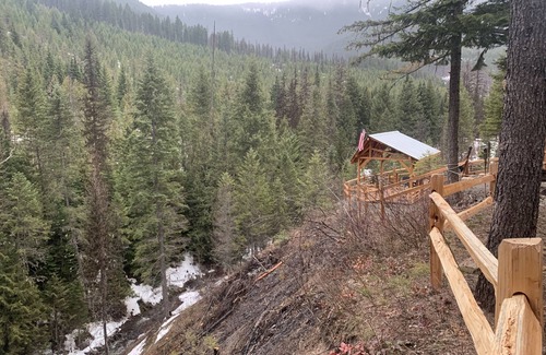 Noxon Cabina | Away from it all cabin Booking for the 2025 season. Winter recreation getaway