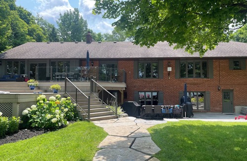 Trent Lakes Casa | Awesome 5 Bedroom Lake House on Sandy Lake