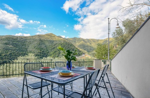 Poggio Favaro-San Bernardo Apartamento | Awesome apartment in Bogliasco with WiFi