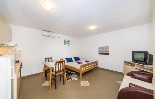 Pakostane Apartamento | Awesome Apartment In Vrana With Wifi