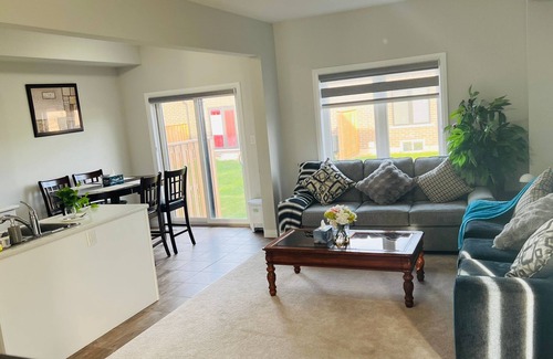 Brantford Casa | Awesome Brantford Home ~ Relax & Unwind in Comfort