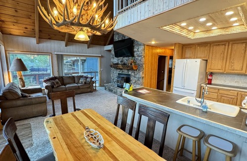 Lakehead Casa | Awesome Family Lake House, Big Deck, Game Room - Shasta Lakeshore Retreat #17