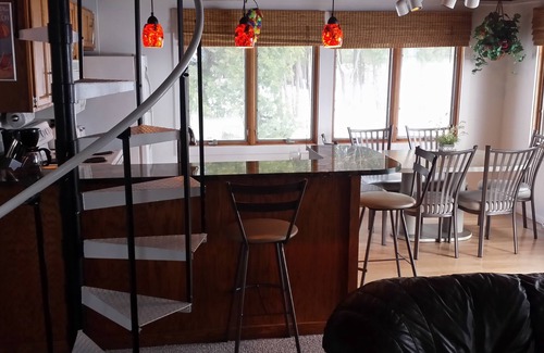 Oden Chalet De Esquí | Impresionante alquiler de vacaciones en la playa frente al lago - Ubicación conveniente para todos los "puntos calientes"