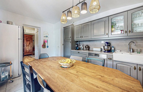 Saint-Oradoux-de-Chirouze Casa | Awesome home in Saint-Oradoux-de-Chiro