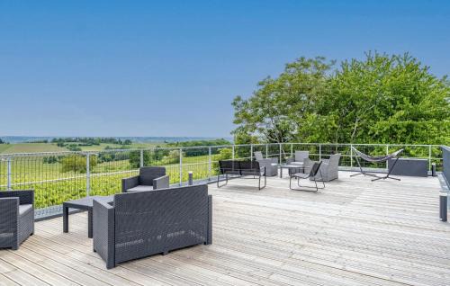 Belves-de-Castillon Casa | Awesome Home In Belves-De-Castillon