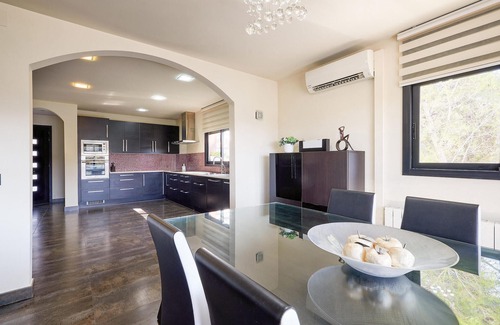 Vora-Sitges Casa | Awesome home in Canyelles with kitchen