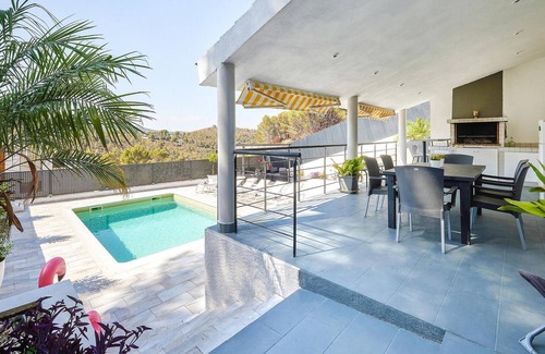 Vora-Sitges Casa | Awesome home in Canyelles with kitchen