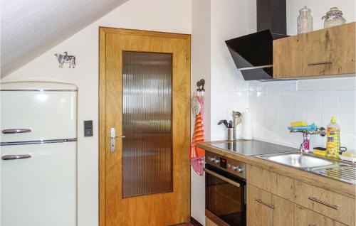 Hunerbach Casa | Awesome Home In Müllenbach With Kitchen