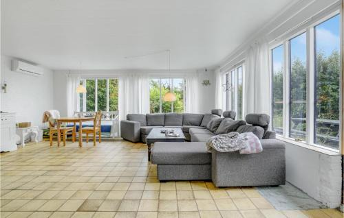 Rodby Casa | Awesome Home In Rødby With Kitchen