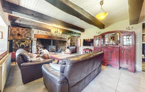 Saint-Oradoux-de-Chirouze Casa | Awesome Home In Saint-Oradoux-De-Chiro