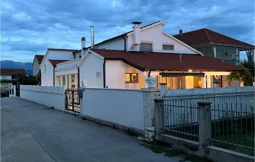 Trilj Casa | Awesome Home In Trilj
