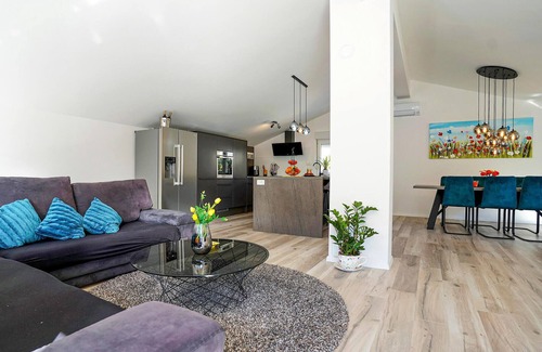 Zrnovnica Casa | Impresionante casa en Zrnovnica con.