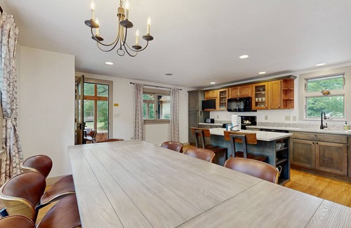 Sunday River Area Chalet De Esquí | Awesome mountain chalet with a hot tub, fire pit, and room for the whole family