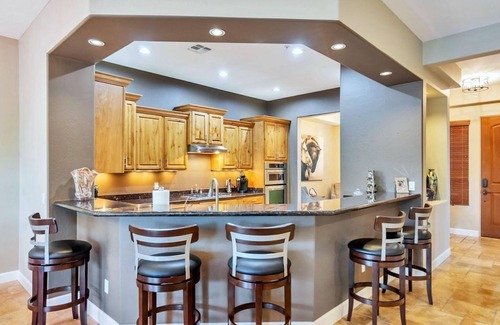 North Scottsdale Condominio | Awesome TROON North 3/3 Pinnacle Peak Condo. Across from the Four Seasons Resort