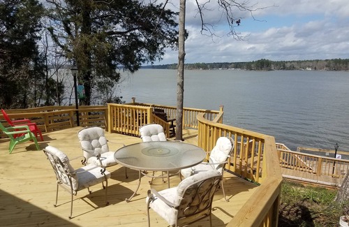 Wetumpka Casa | IMPRESIONANTE vista en la propiedad frente al lago w / cubiertas y muelle en el lago Jordan