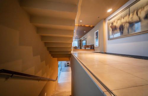 Higashiazabu Casa | Azabu Modern House The Tokyo Tower can be seen from the villa 500m2