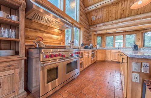 Lake Norman of Catawba Cabina | Azalea Retreat by AvantStay | Sleeps 34 & Pool