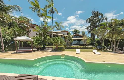 Santa Cruz Cabralia Casa | AZORAI - Refúgio Exclusivo para até 27 Pessoas com Piscina Vista Mar e Hidromassagem