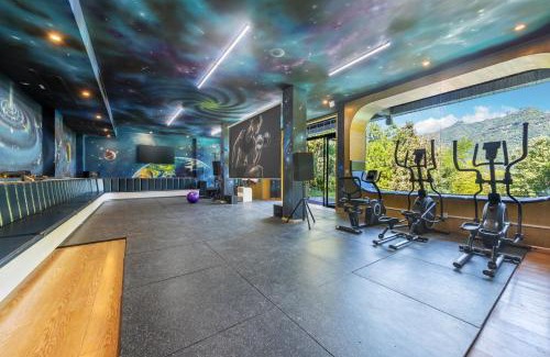 Wulingyuan Hotel | Azure Peaks-English Services-At National Forest Park with Free Shuttle