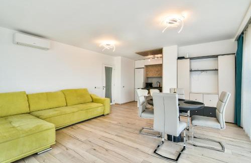 Varna Apartamento | Azure View 2BR Luxury Apartment - free parking