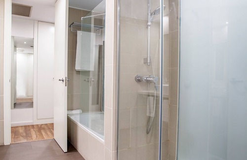 Paterna Hotel | AZZ Valencia Táctica