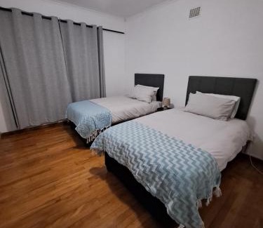 Lansdowne Casa | Azzure Apartments 6 sleeper Crawford